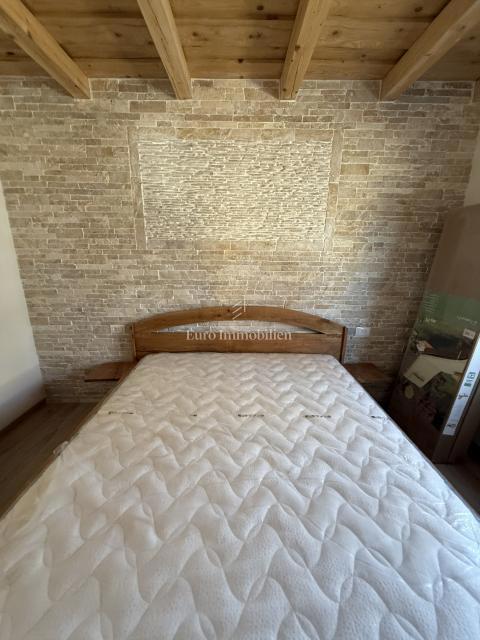 Vrsi - hiša z bazenom in vrtom