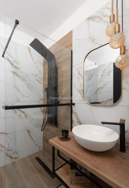 Starigrad - luksuzna vila s panoramskim pogledom na morje