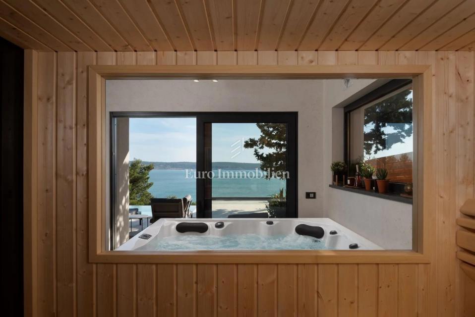 Starigrad - luksuzna vila s panoramskim pogledom na morje