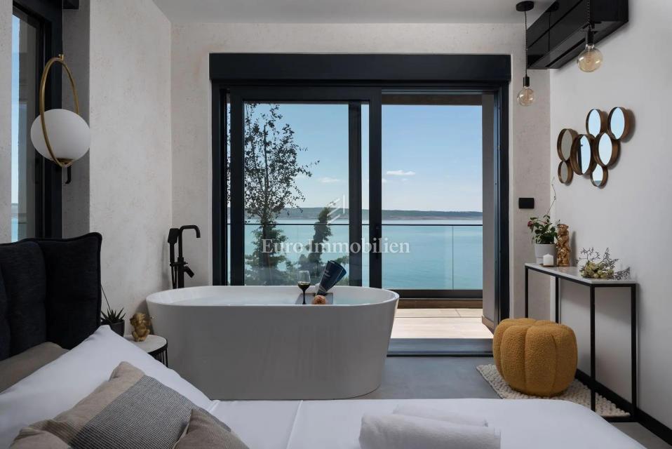 Starigrad - luksuzna vila s panoramskim pogledom na morje