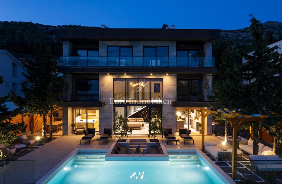 Starigrad - luksuzna vila s panoramskim pogledom na morje