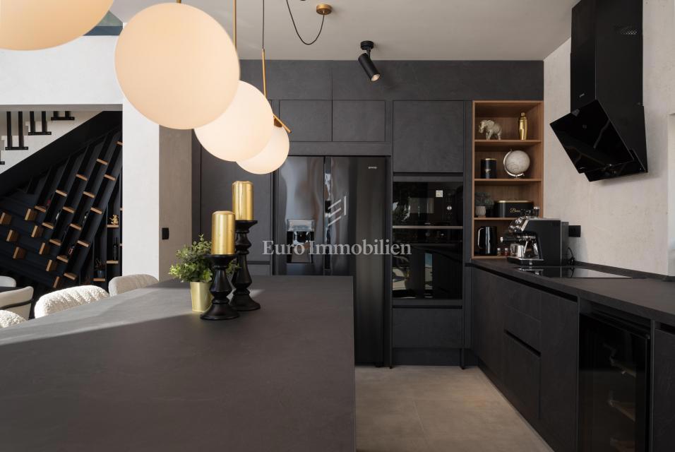 Starigrad - luksuzna vila s panoramskim pogledom na morje