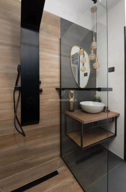 Starigrad - luksuzna vila s panoramskim pogledom na morje