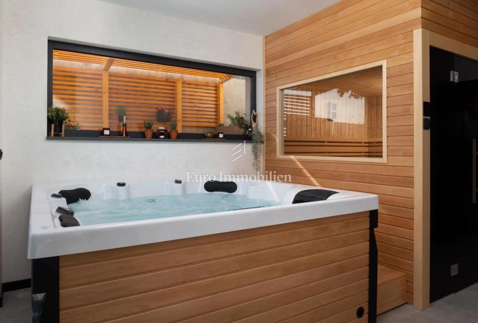 Starigrad - luksuzna vila s panoramskim pogledom na morje