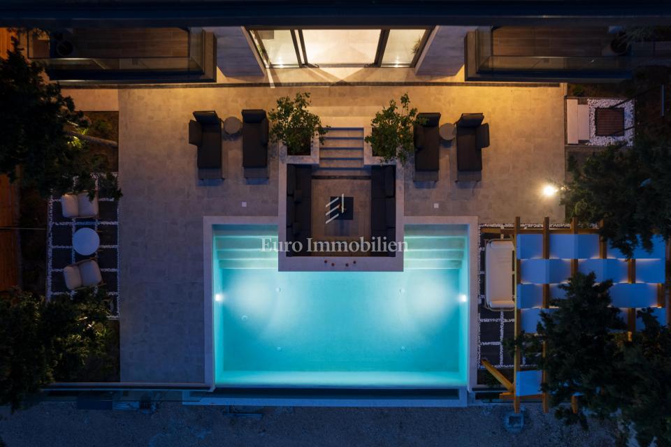 Starigrad - luksuzna vila s panoramskim pogledom na morje