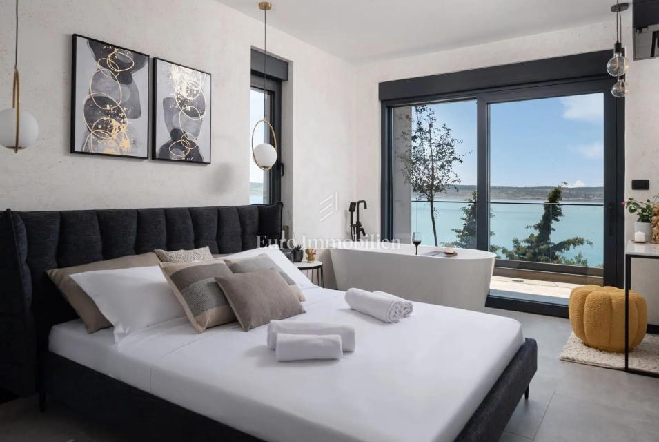 Starigrad - luksuzna vila s panoramskim pogledom na morje