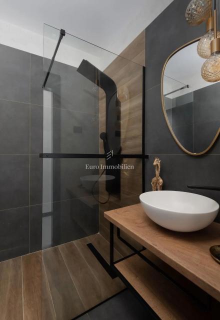 Starigrad - luksuzna vila s panoramskim pogledom na morje