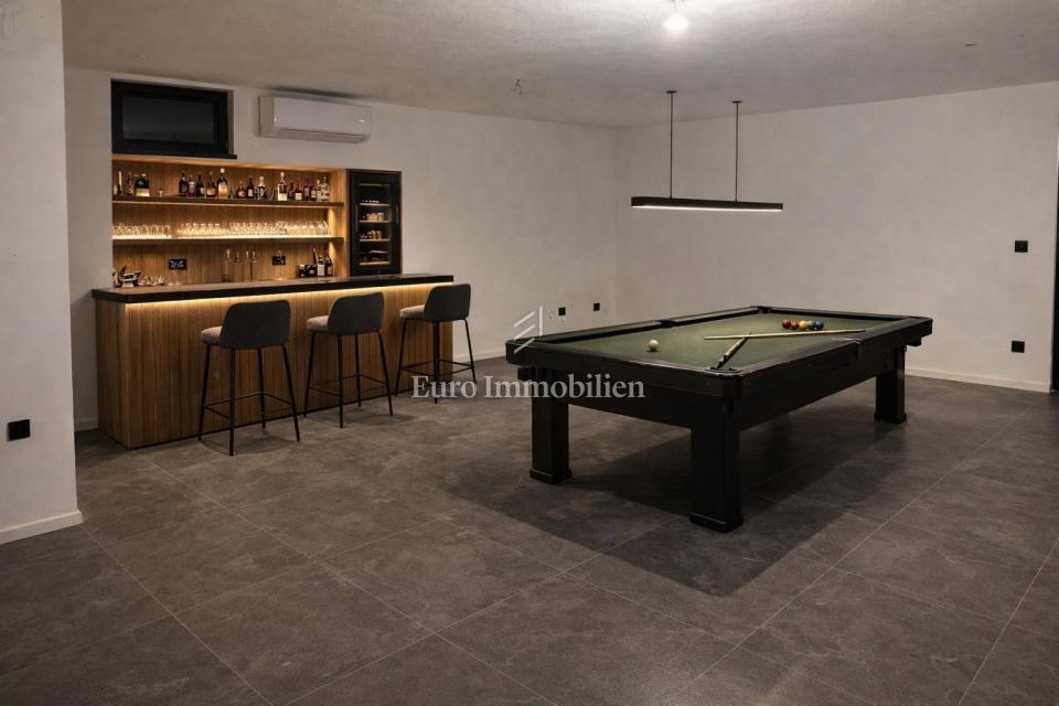 Crikvenica – luksuzna vila z bazenom in pogledom na morje