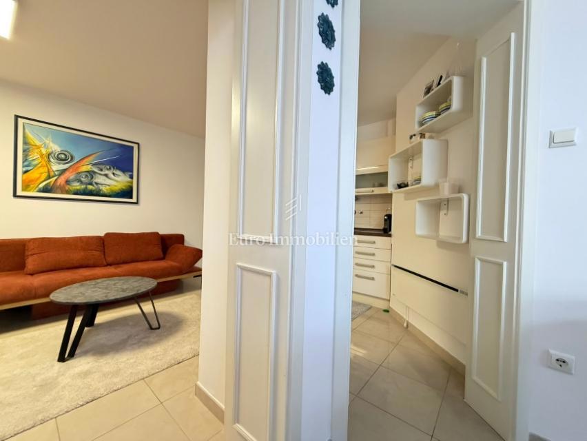 Gajac - stanovanje z dvema terasama in vrtom, blizu morja