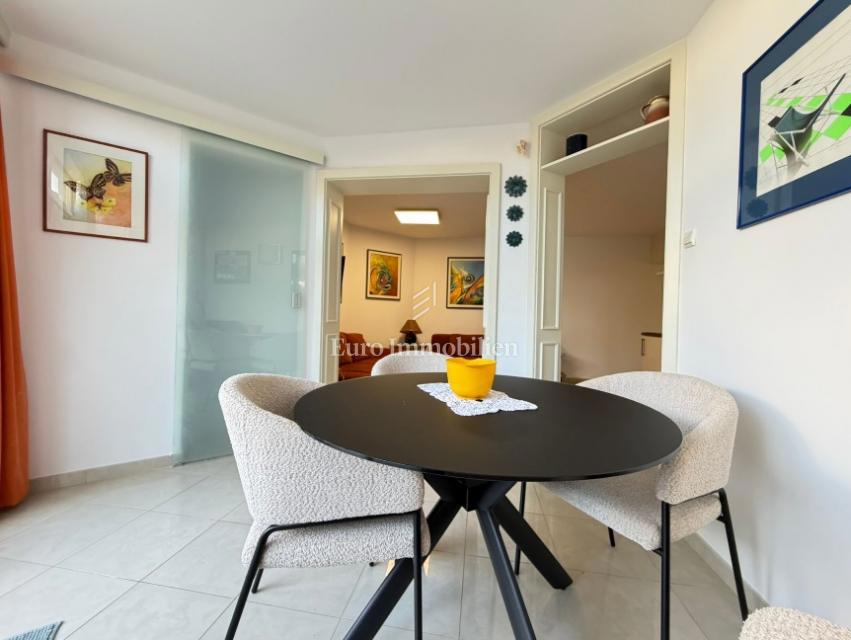 Gajac - stanovanje z dvema terasama in vrtom, blizu morja