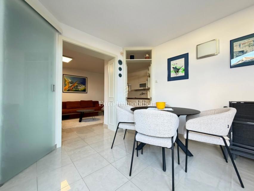 Gajac - stanovanje z dvema terasama in vrtom, blizu morja