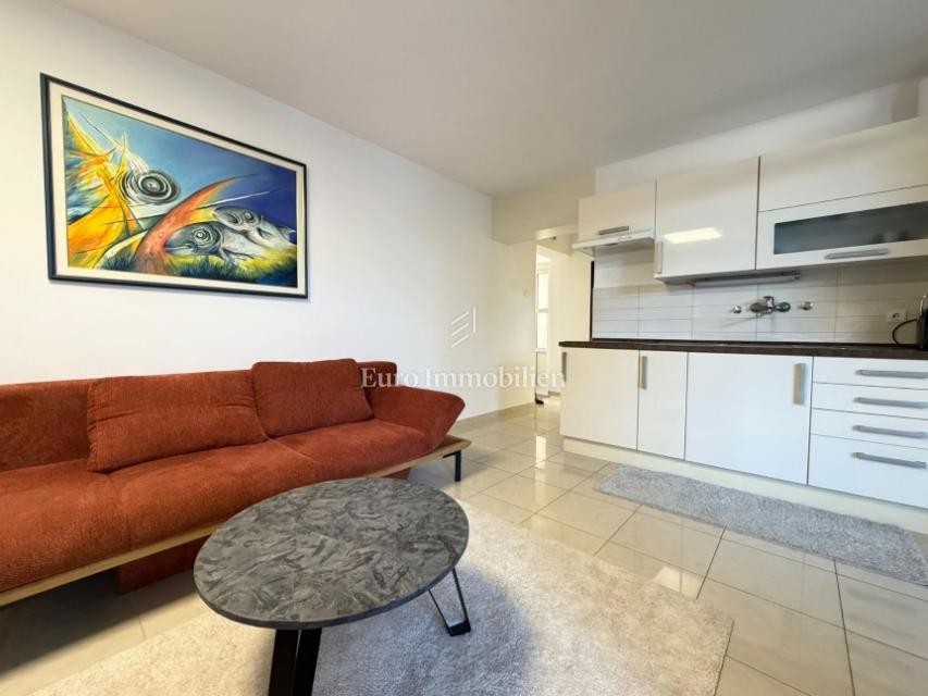 Gajac - stanovanje z dvema terasama in vrtom, blizu morja