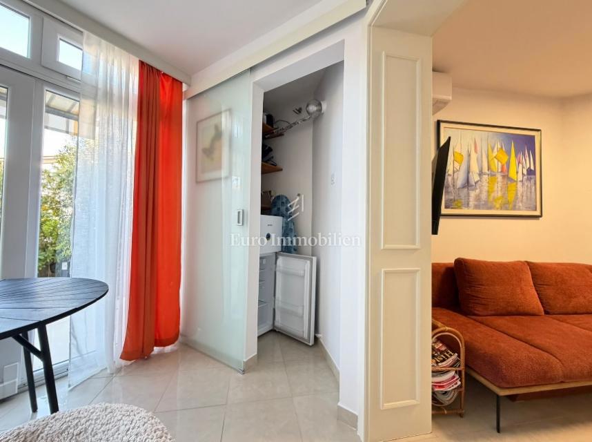 Gajac - stanovanje z dvema terasama in vrtom, blizu morja