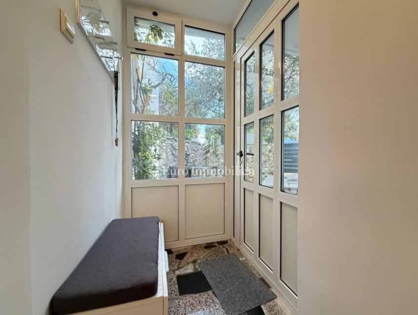 Gajac - stanovanje z dvema terasama in vrtom, blizu morja