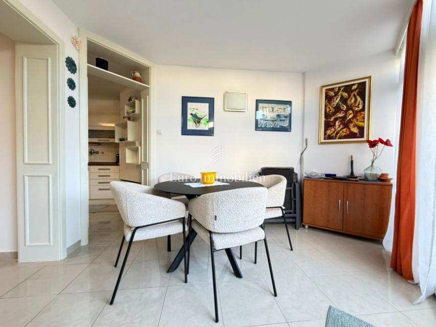 Gajac - stanovanje z dvema terasama in vrtom, blizu morja