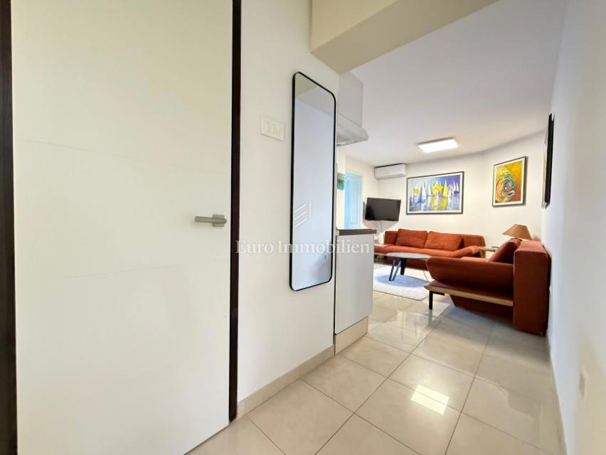 Gajac - stanovanje z dvema terasama in vrtom, blizu morja