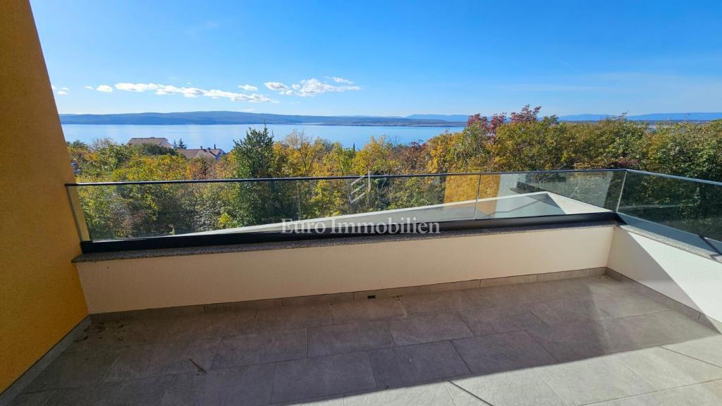 Družinska hiša z dvema apartmajema, Dramalj