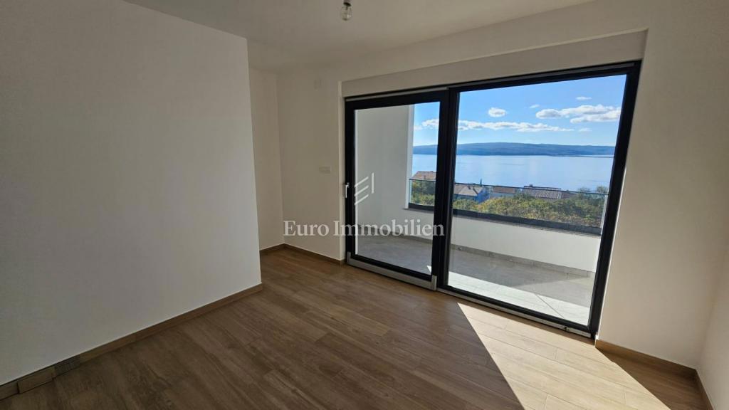 Družinska hiša z dvema apartmajema, Dramalj