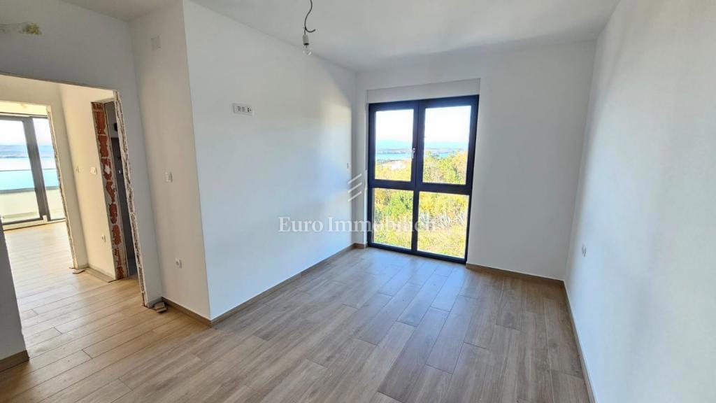 Družinska hiša z dvema apartmajema, Dramalj