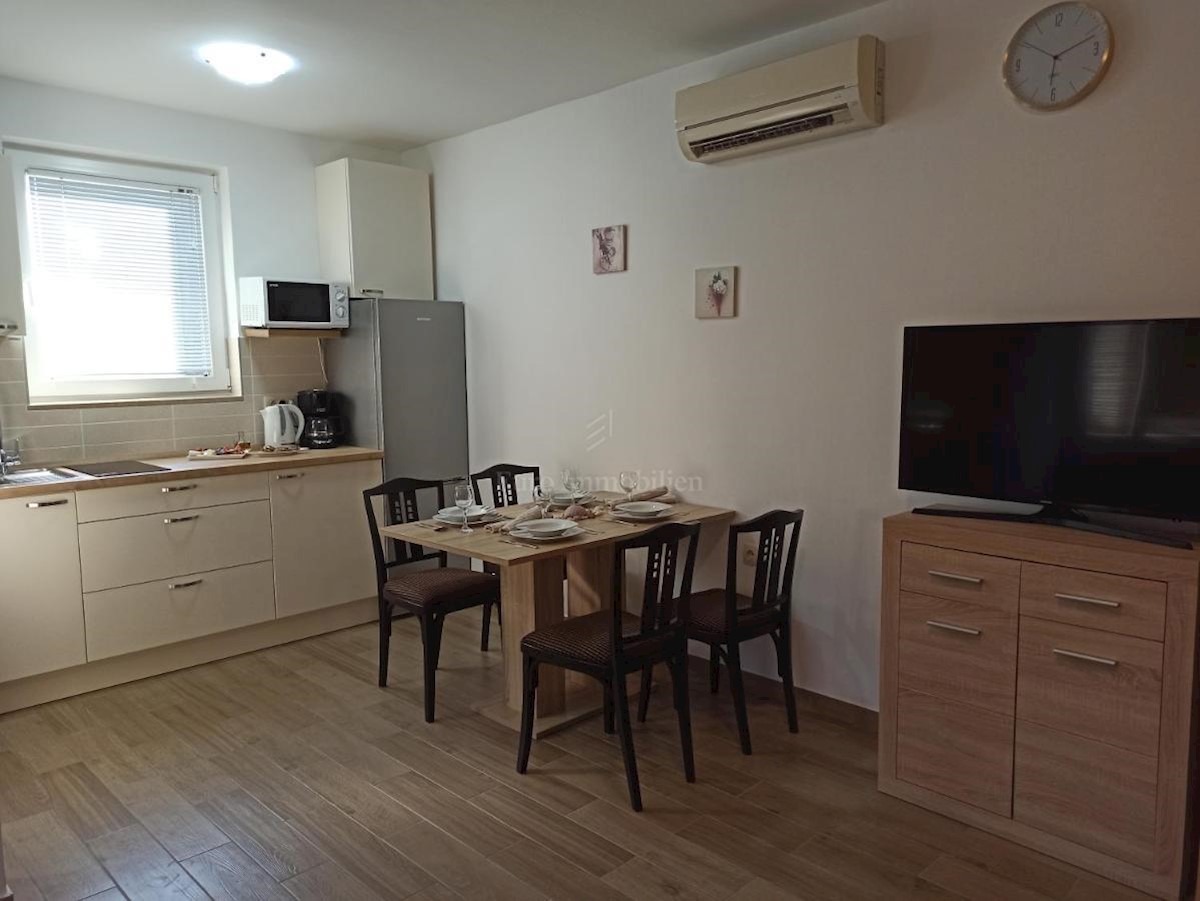 Apartmajska hiša na odlični lokaciji s pogledom na morje