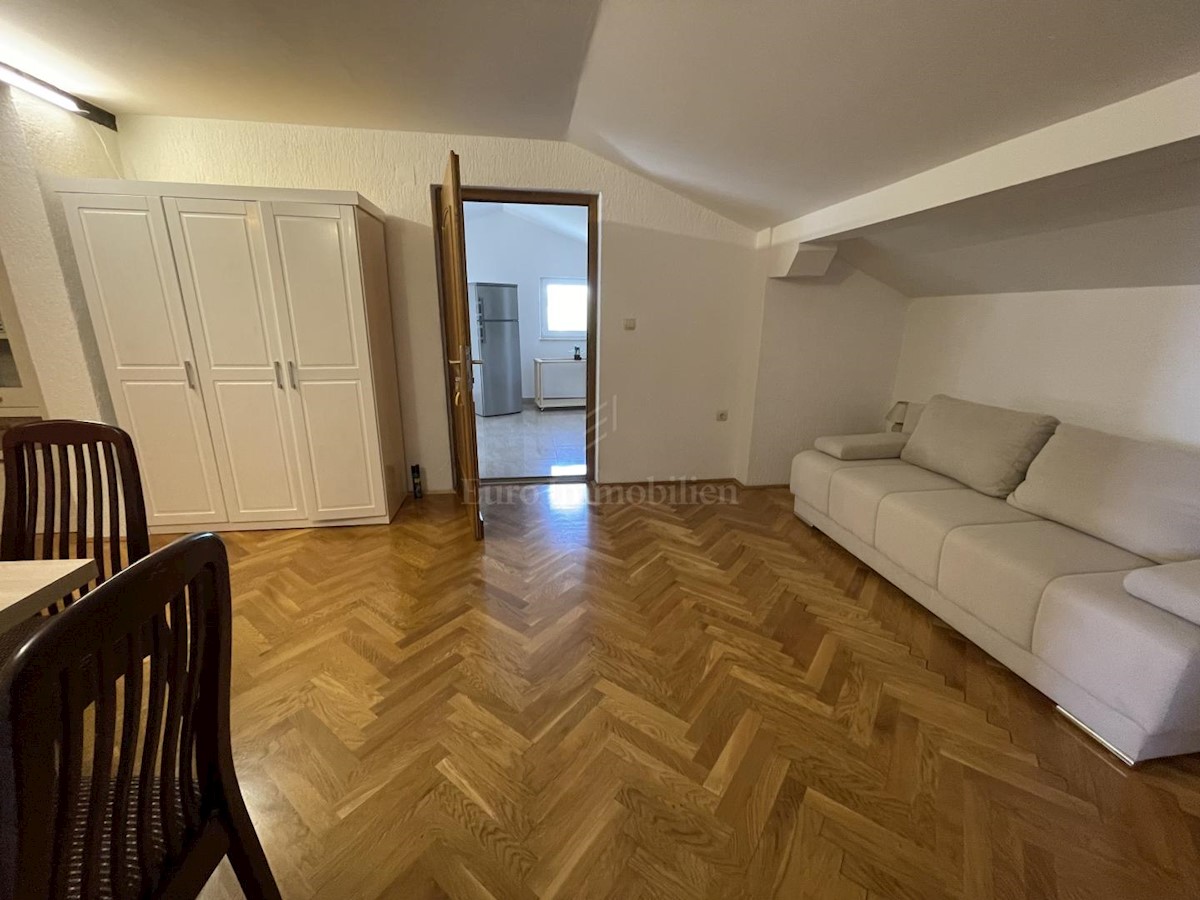 Apartmajska hiša na odlični lokaciji s pogledom na morje