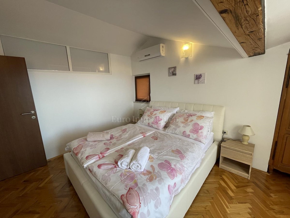 Apartmajska hiša na odlični lokaciji s pogledom na morje