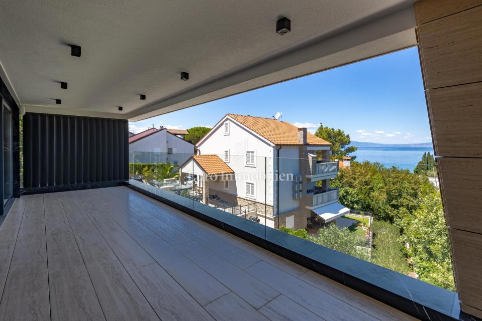 Luksuzni apartma z bazenom v bližini plaže, Malinska