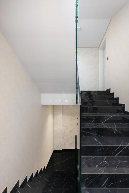 Luksuzni apartma z bazenom v bližini plaže, Malinska