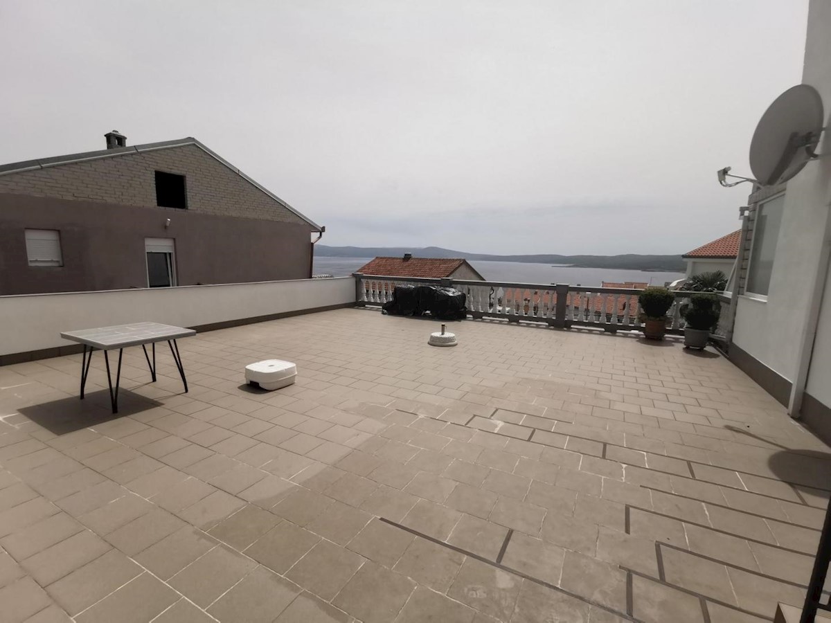 Hiša s 6 apartmaji in bazenom, Crikvenica
