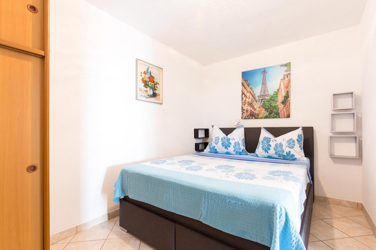 Hiša s 6 apartmaji in bazenom, Crikvenica