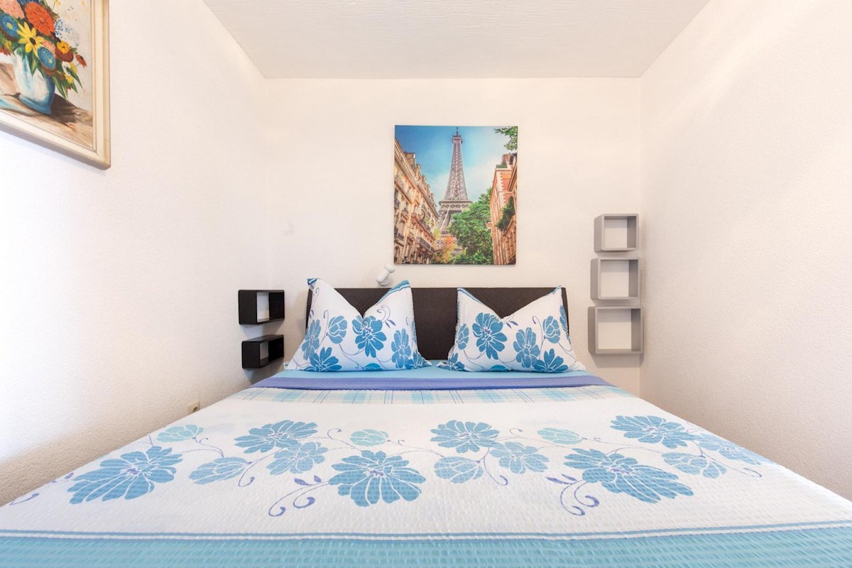 Hiša s 6 apartmaji in bazenom, Crikvenica