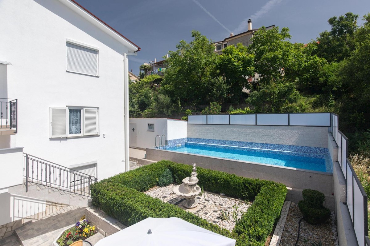 Hiša s 6 apartmaji in bazenom, Crikvenica