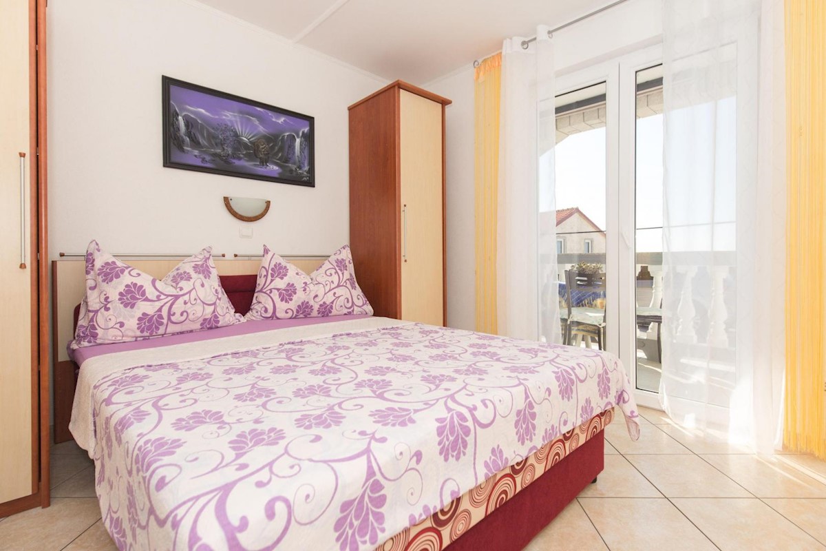 Hiša s 6 apartmaji in bazenom, Crikvenica