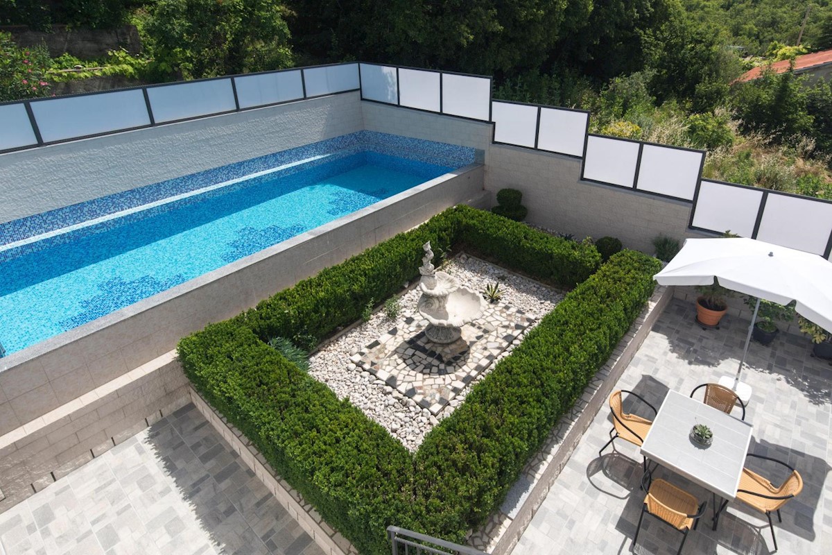 Hiša s 6 apartmaji in bazenom, Crikvenica