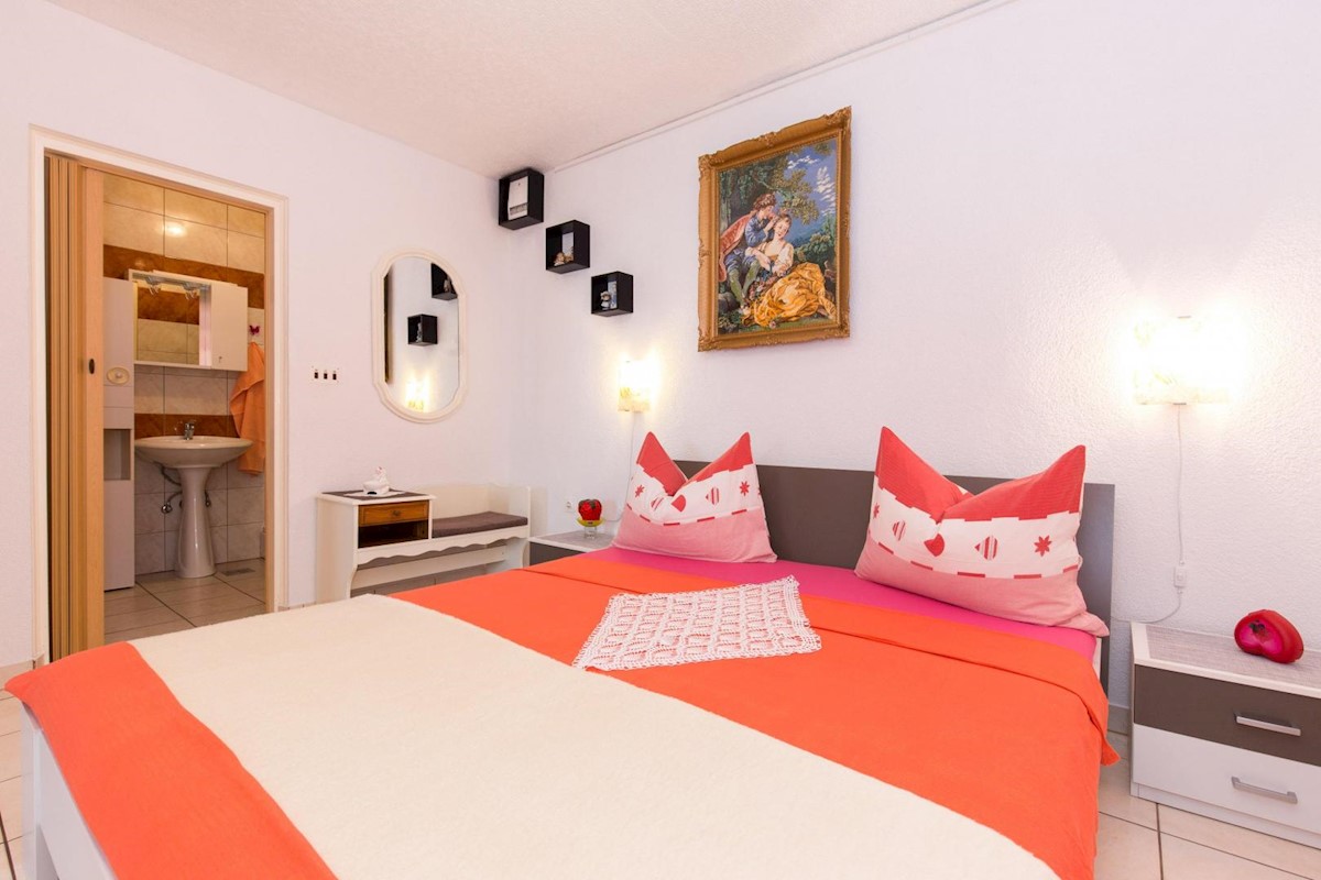 Hiša s 6 apartmaji in bazenom, Crikvenica