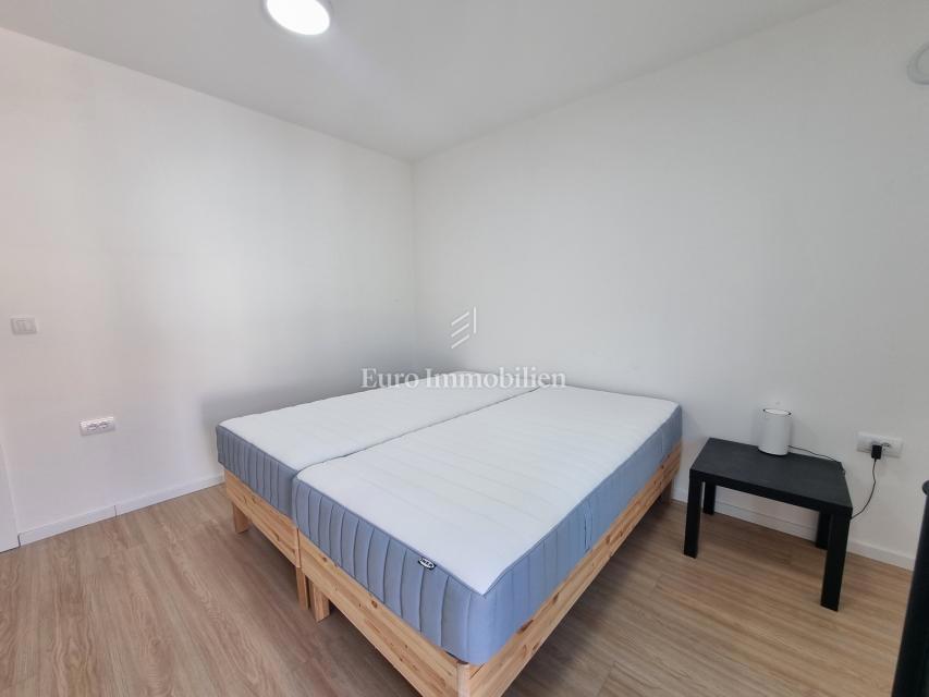 Poreč - Dvojček z 200 m2 vrta, 1,5 km od morja