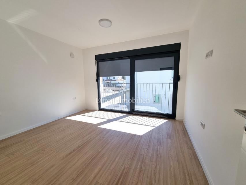 Poreč - Dvojček z 200 m2 vrta, 1,5 km od morja