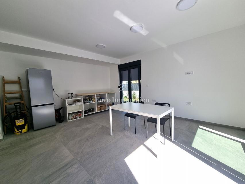 Poreč - Dvojček z 200 m2 vrta, 1,5 km od morja