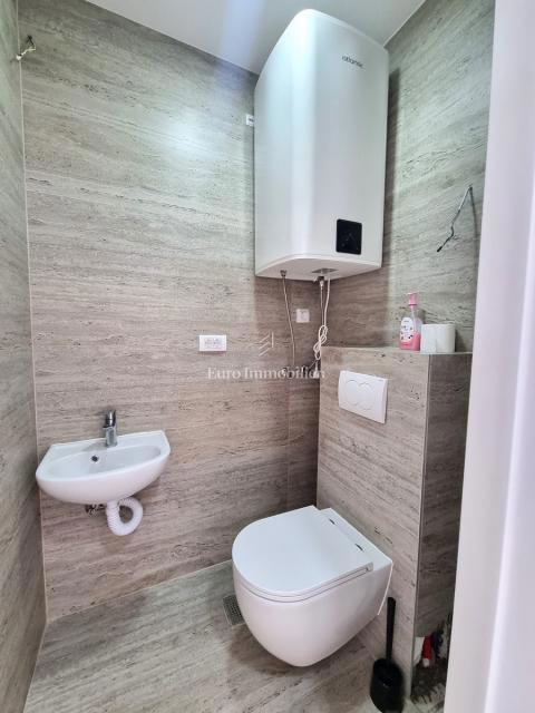 Poreč - Dvojček z 200 m2 vrta, 1,5 km od morja