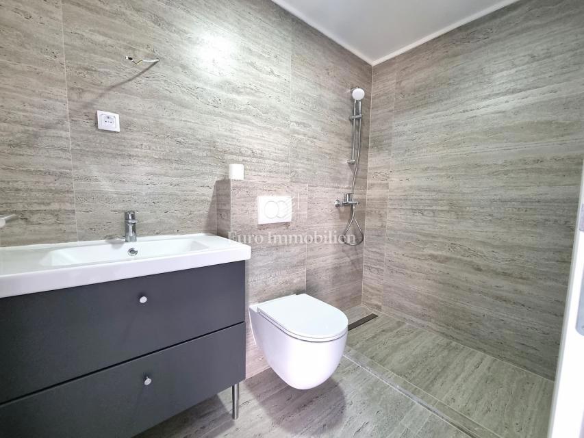 Poreč - Dvojček z 200 m2 vrta, 1,5 km od morja