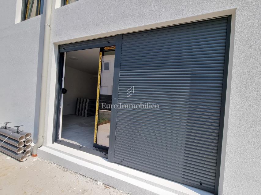 Poreč - Dvojček z 200 m2 vrta, 1,5 km od morja