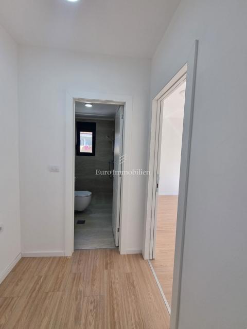 Poreč - Dvojček z 200 m2 vrta, 1,5 km od morja