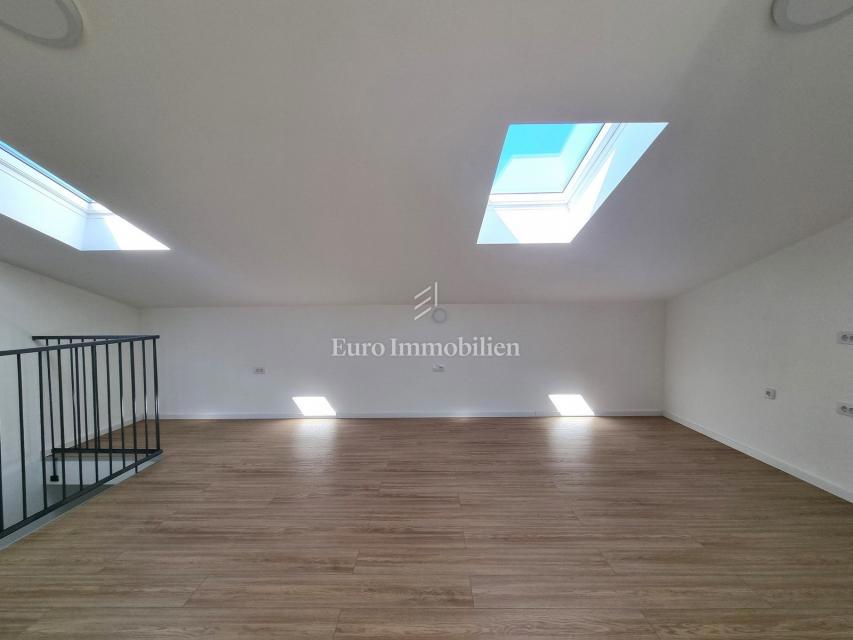 Poreč - Dvojček z 200 m2 vrta, 1,5 km od morja