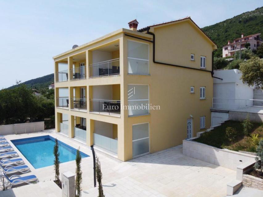Apartmajska hiša s pogledom na morje!