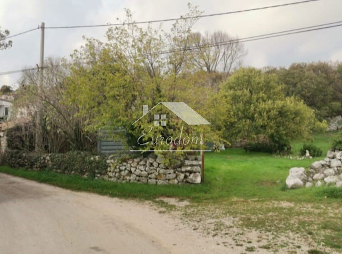 Gradbena Zemljišča z Objektom, 2 km do Morja