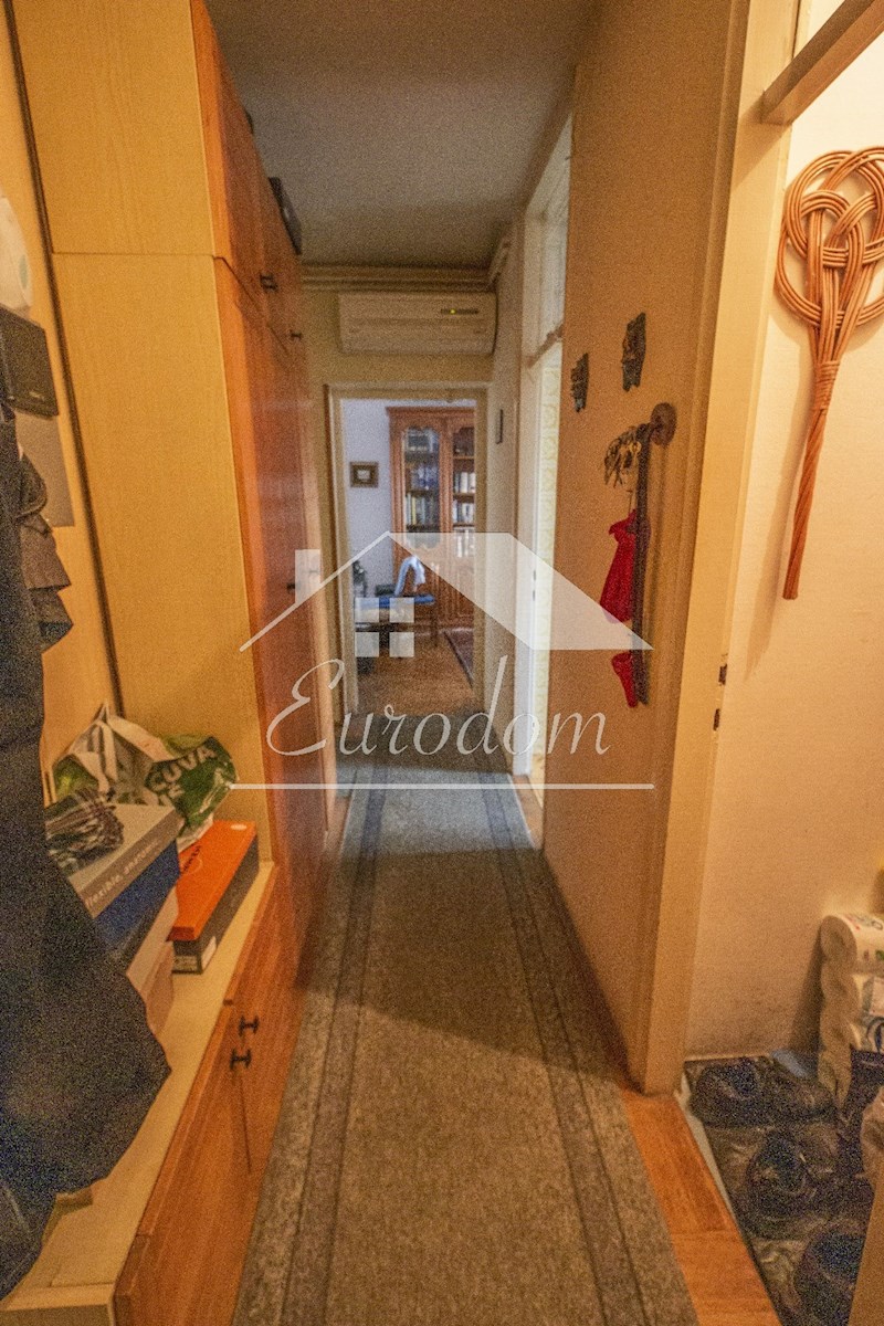 PRODAJA STANOVANJA – ODLIČNA LOKACIJA V BLIŽINI MAKSIMIRA