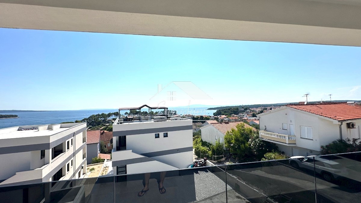 Penthouse na Rabu s sanjsko strešno teraso – Le 250 m od plaže