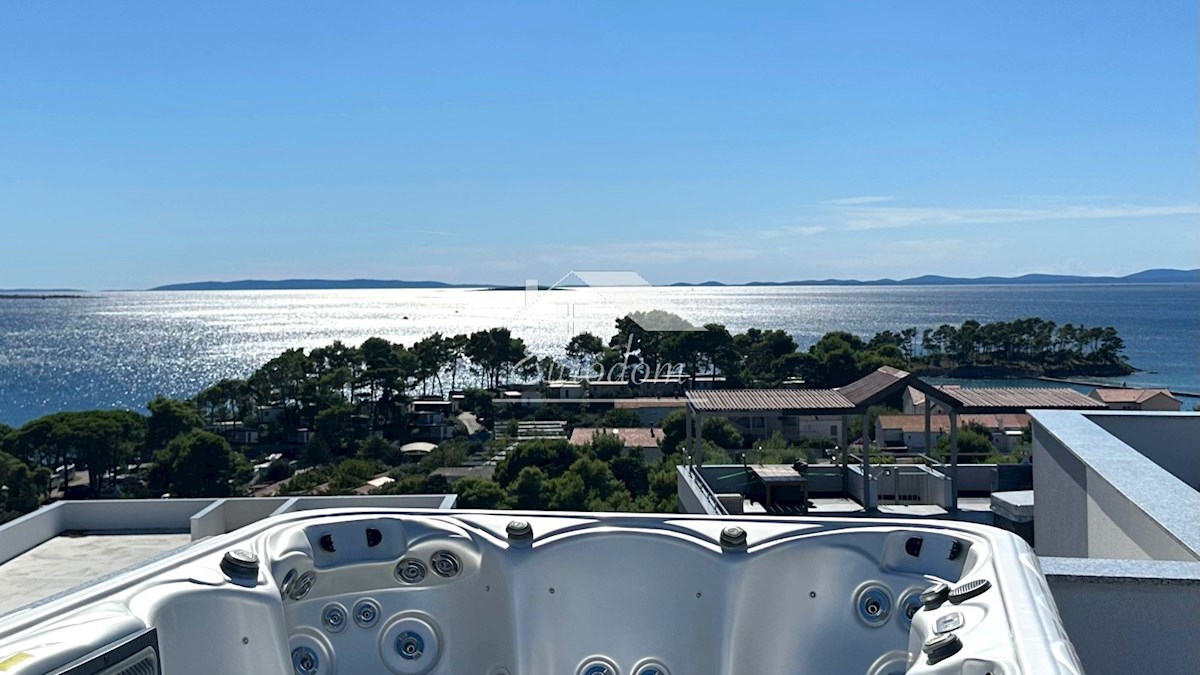 Penthouse na Rabu s sanjsko strešno teraso – Le 250 m od plaže
