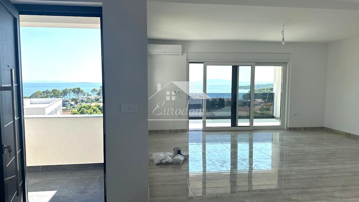 Penthouse na Rabu s sanjsko strešno teraso – Le 250 m od plaže