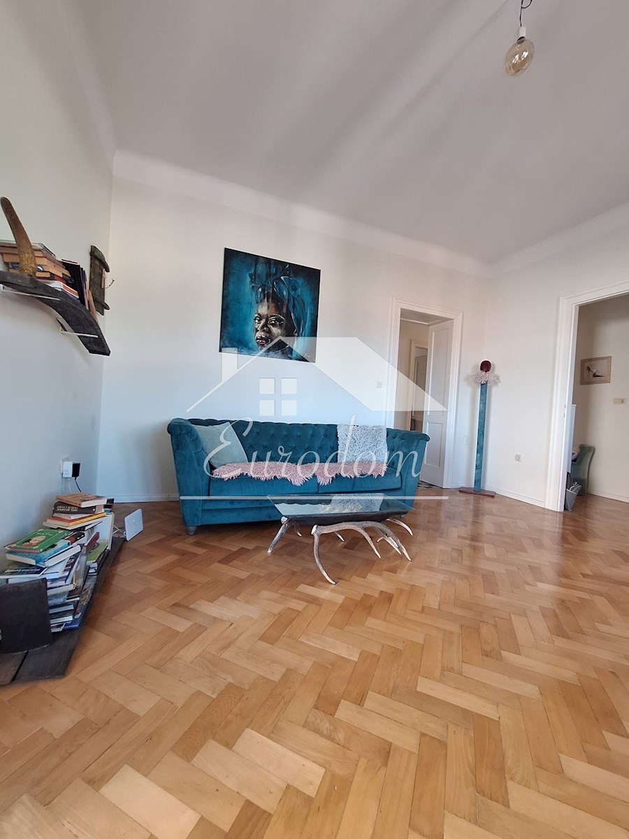 NAPRODAJ – Stanovanje v središču Šibenika s parkiriščem in pogledom!